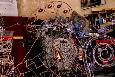 Bari, la storia di Sifol�: l'artigiano "manichinaio" che crea sculture con il fil di ferro